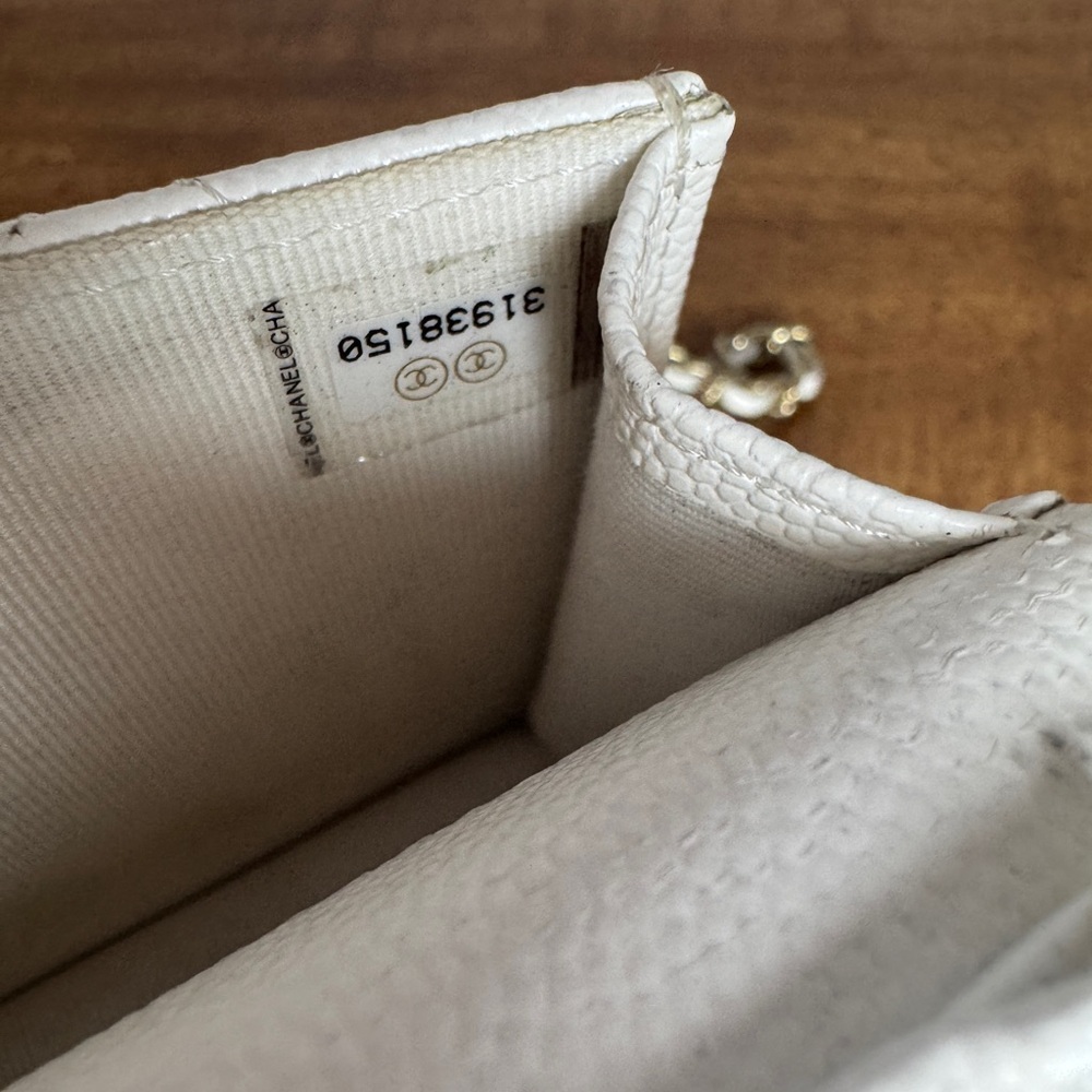CHANEL White Caviar Leather cardholder on chain - Picture 8 of 15